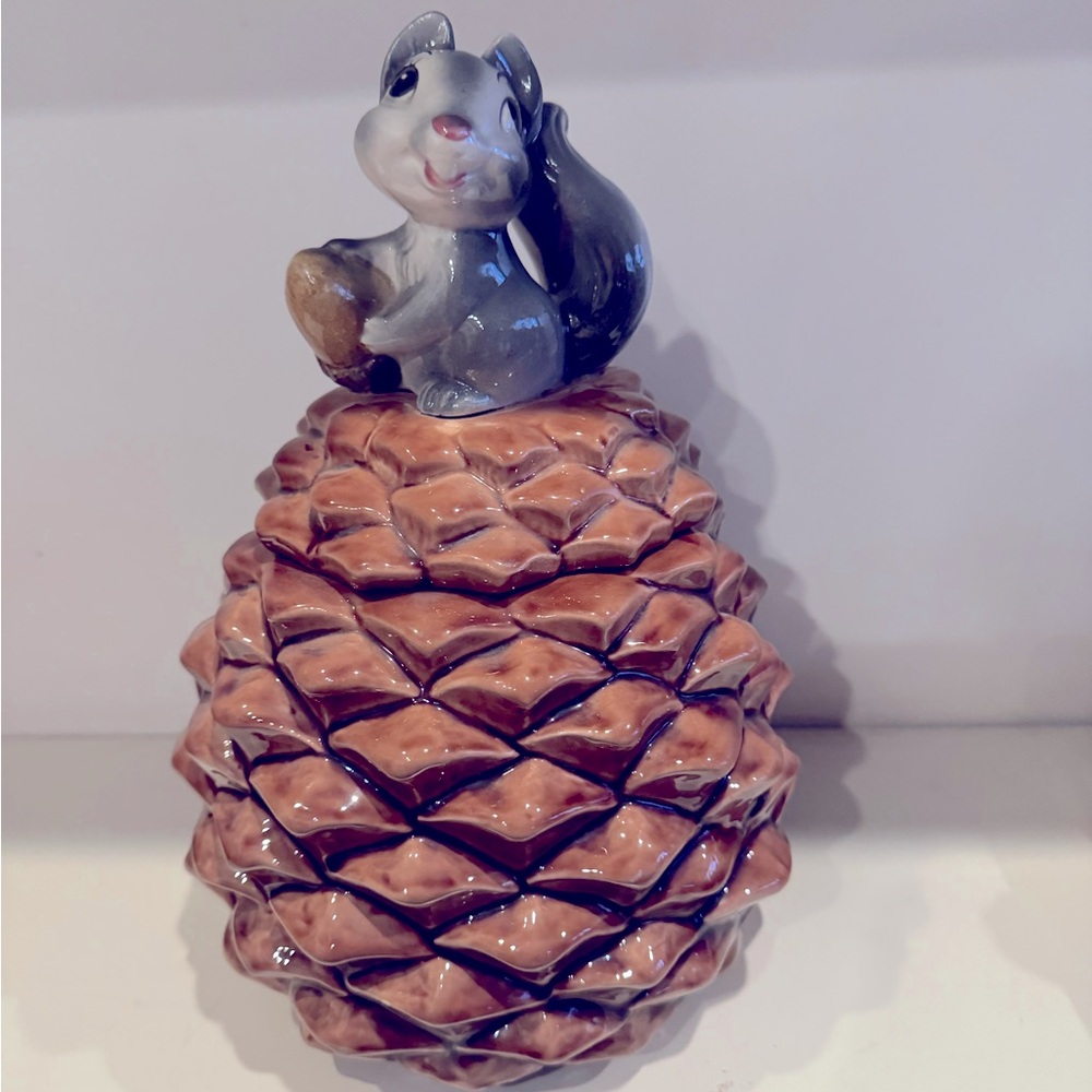 Vintage Squirrel with Acorn sitting on a Pinecone Cookie Jar  Metlox USA